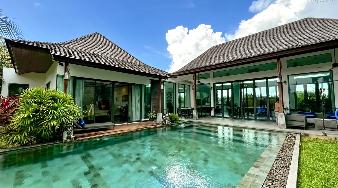 A Rare Opportunity Must-See Luxury Pool Villa in Pasak Soi 8