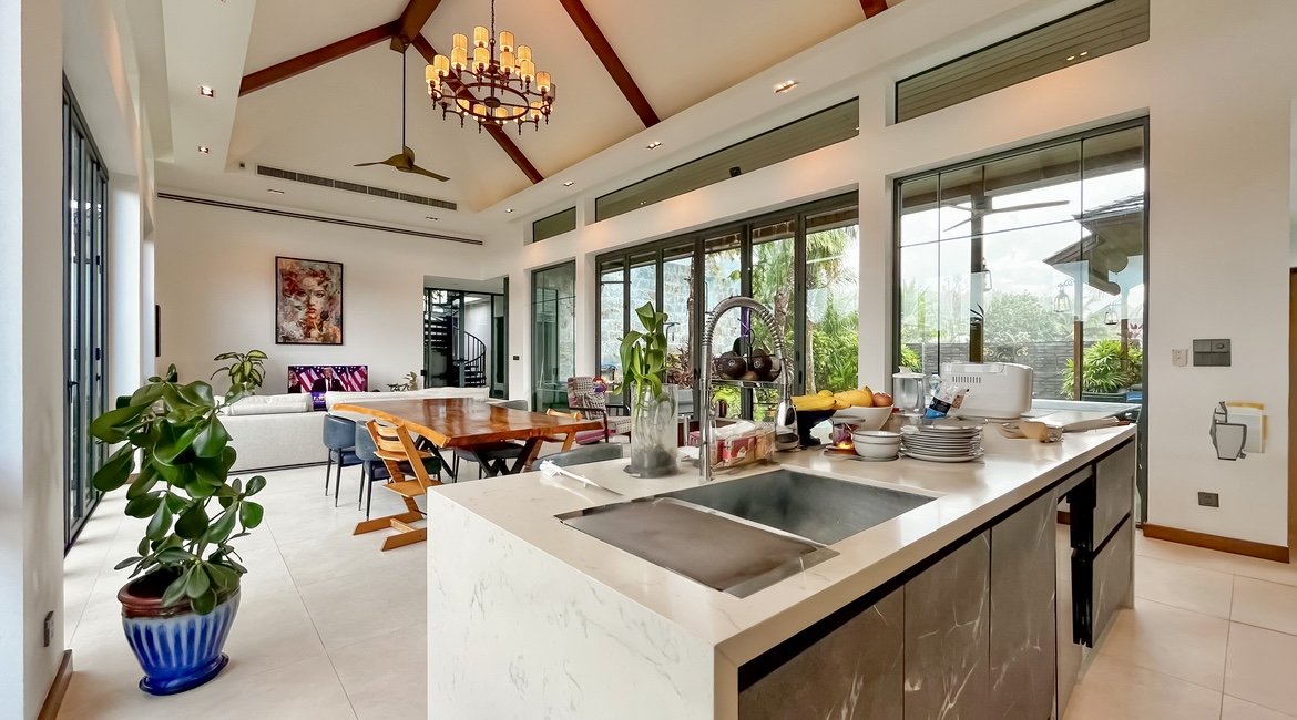 A Rare Opportunity Must-See Luxury Pool Villa in Pasak Soi 8