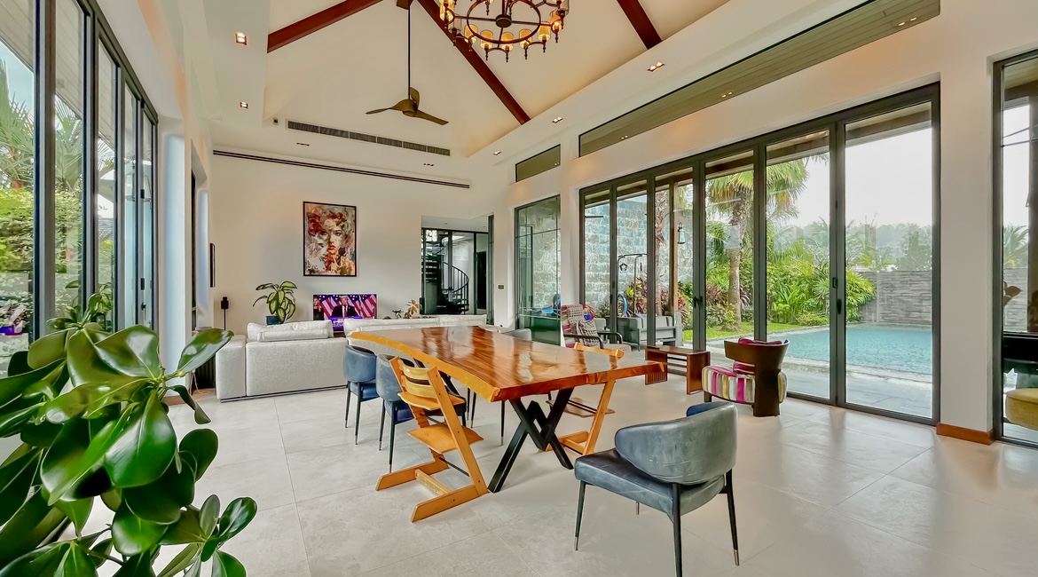 A Rare Opportunity Must-See Luxury Pool Villa in Pasak Soi 8