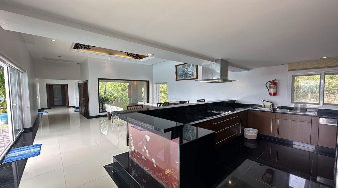 Sea View Villa in Patong 4 Bedrooms