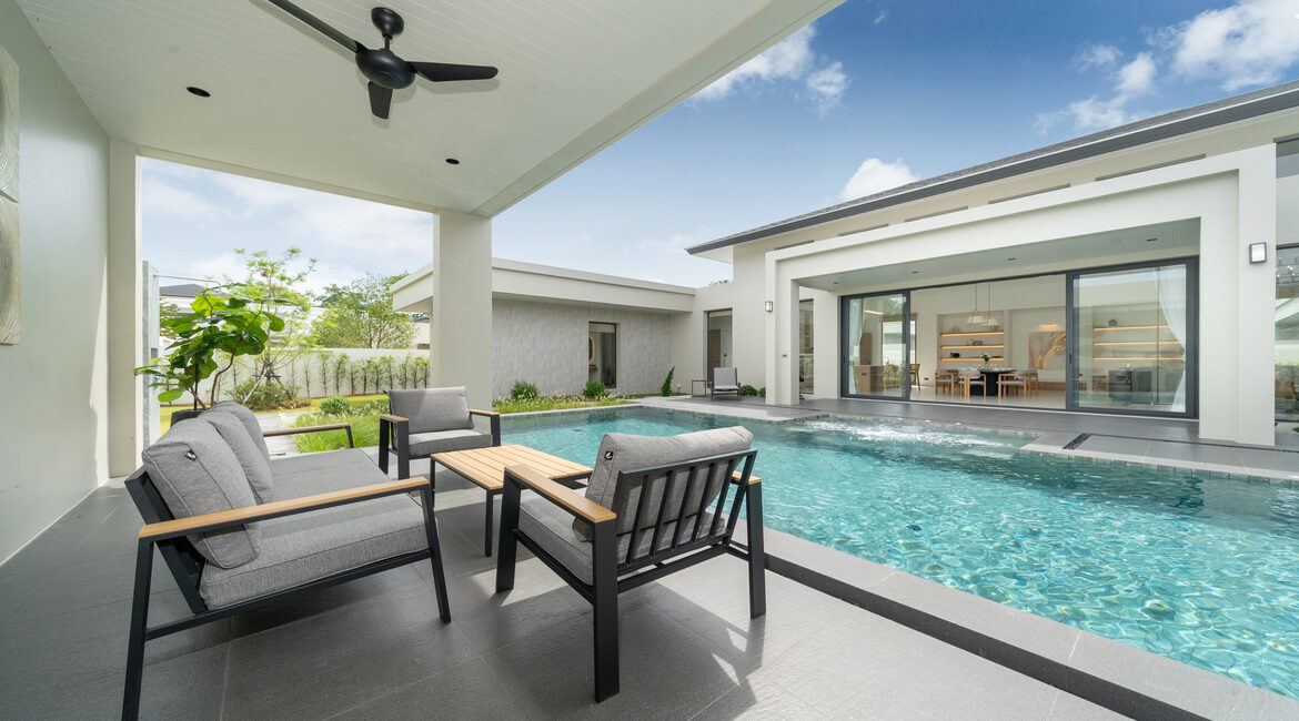 Luxury 4-Bedroom Pool Villa in Bangtao