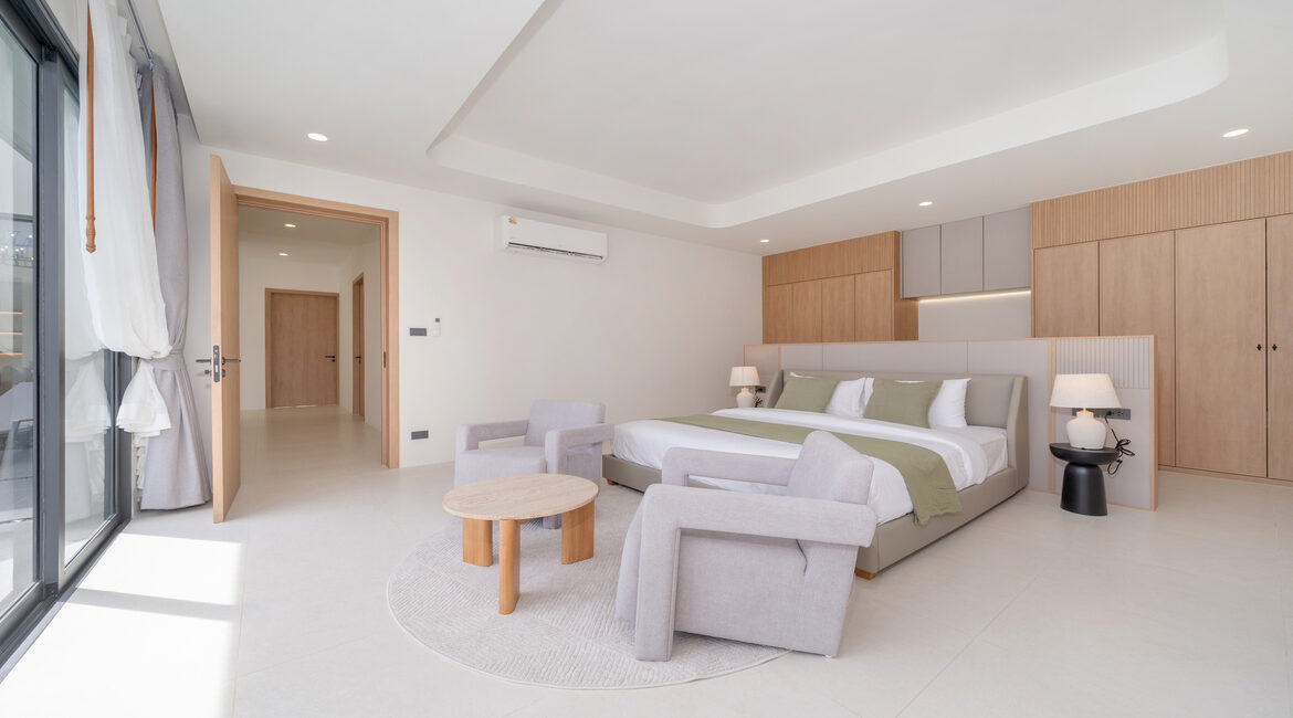 Luxury 4-Bedroom Pool Villa in Bangtao