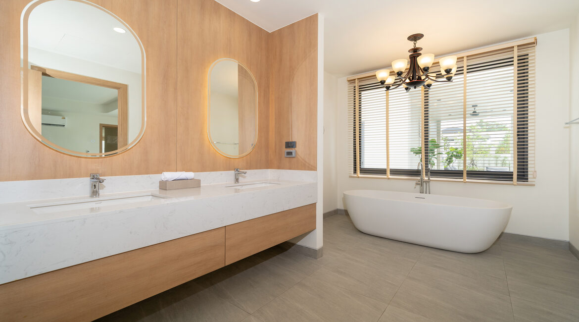 Luxury 4-Bedroom Pool Villa in Bangtao