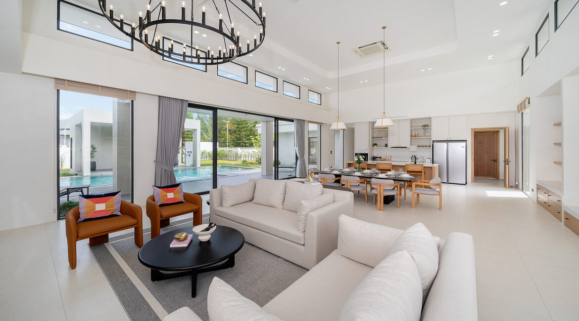 Luxury 4-Bedroom Pool Villa in Bangtao